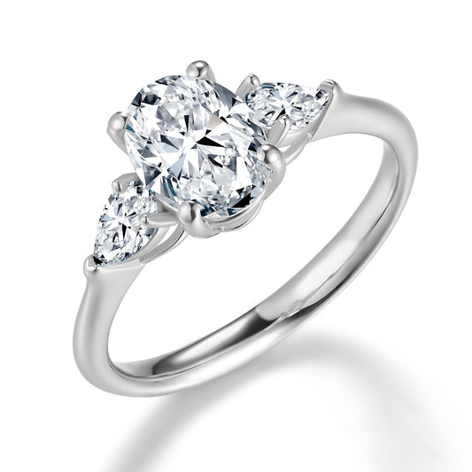 橢圓形和水滴形三鑽培育鑽石戒指 - D-Only