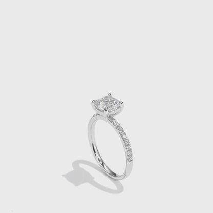 枕形鑲鑽培育鑽石戒指