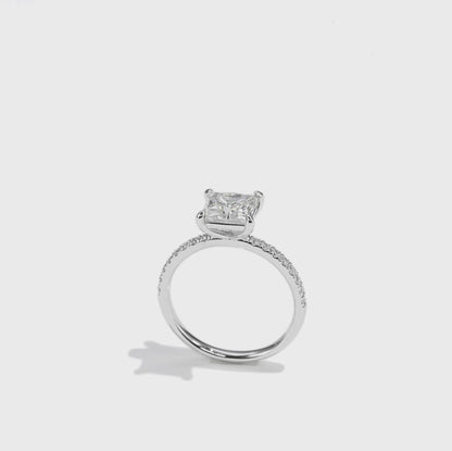 公主方形鑲鑽培育鑽石戒指
