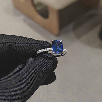 祖母綠形鑲寶石戒指