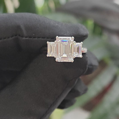 祖母綠三鑽培育鑽石戒指