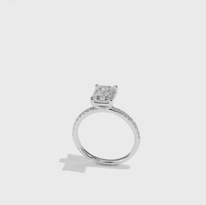 祖母綠形鑲鑽培育鑽石戒指