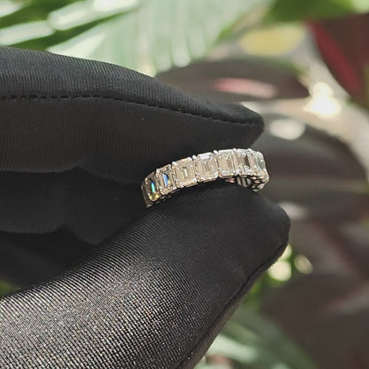 祖母綠型永恆戒指