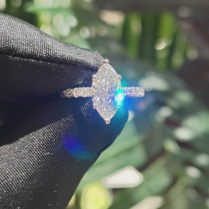 馬眼形鑲鑽培育鑽石戒指