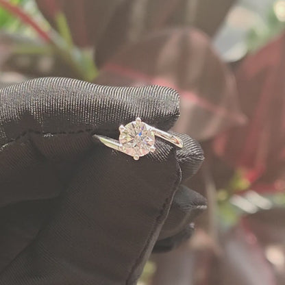 弧形单石培育钻石戒指