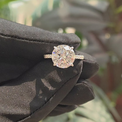 教堂式鑲嵌培育鑽石戒指